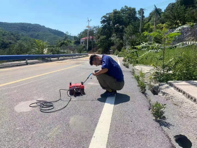 天博官方(中国)总部XJC405道路检测车在巩义市进行塌陷安全隐患的探测任务