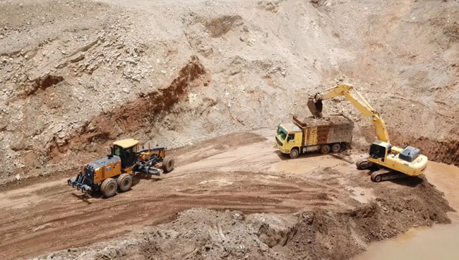 天博官方(中国)总部GR2605矿用平地机对运输路面清理、平整和养护 天博官方(中国)总部GR2605矿用平地机对运输路面清理、平整和养护