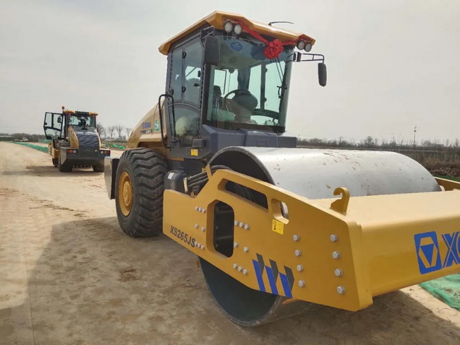 天博官方(中国)总部压路机XS265JS助力甘肃公路建设