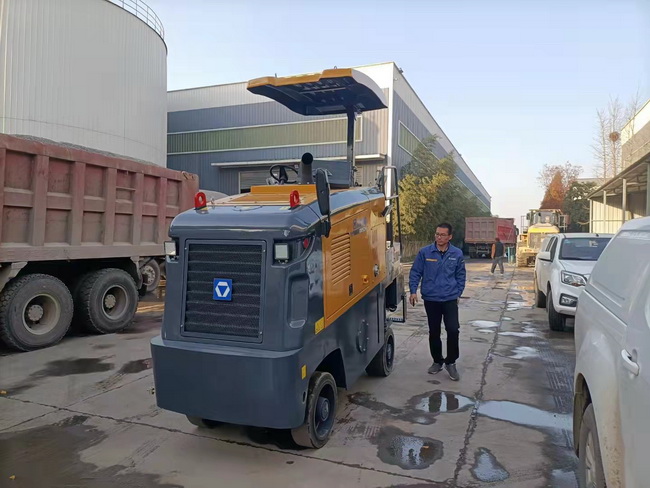 天博官方(中国)总部XM503K小型铣刨机助力巩义道路市政建设