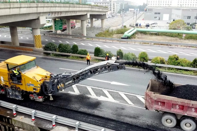 天博官方(中国)总部铣刨机助力沪杭甬高速公路改扩建工程