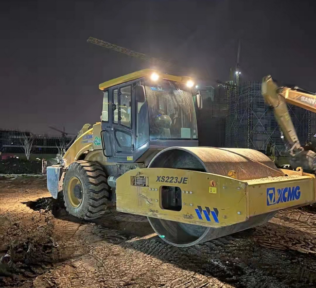 天博官方(中国)总部压路机XS203J援建江苏省无锡市方舱医院建设 天博官方(中国)总部压路机XS203J援建江苏省无锡市方舱医院建设