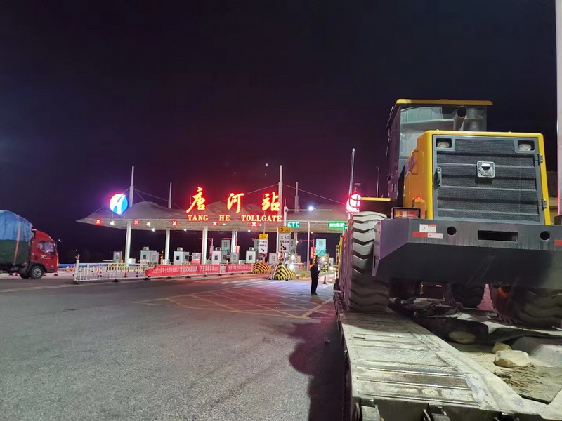 天博官方(中国)总部LW500FV Super装载机连夜交付唐河客户使用