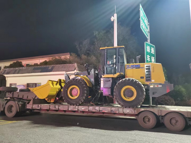 天博官方(中国)总部LW500FV Super装载机交付唐河客户使用