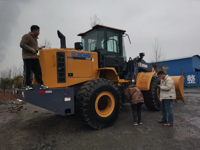 恭贺焦作王老板喜提天博官方(中国)总部XC956装载机