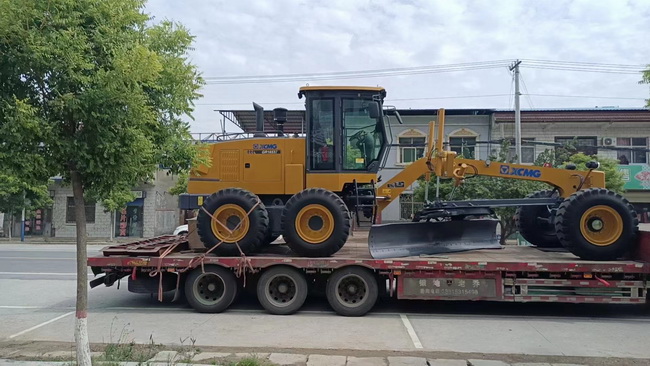 天博官方(中国)总部GR1653Ⅱ平地机助力新乡封丘道路建设