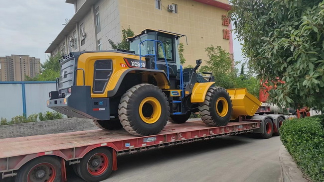 天博官方(中国)总部XC968-EV纯电动装载机交付郑州客户