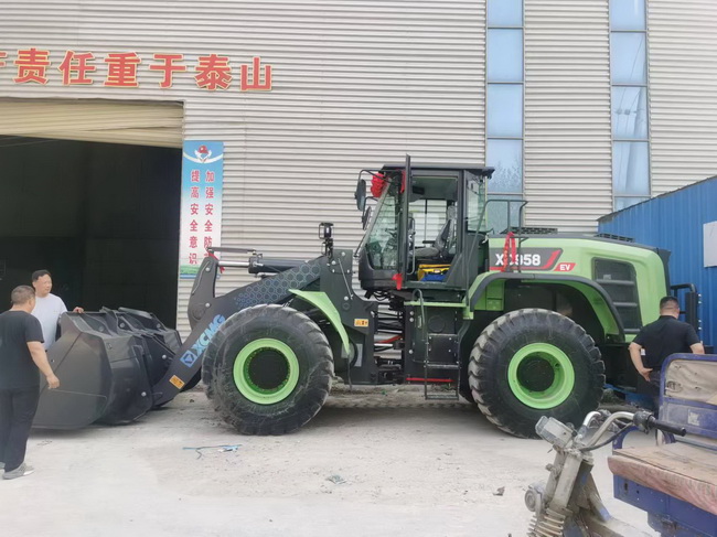 天博官方(中国)总部XC958-EV纯电动装载机交付周口客户 天博官方(中国)总部XC958-EV纯电动装载机交付周口客户