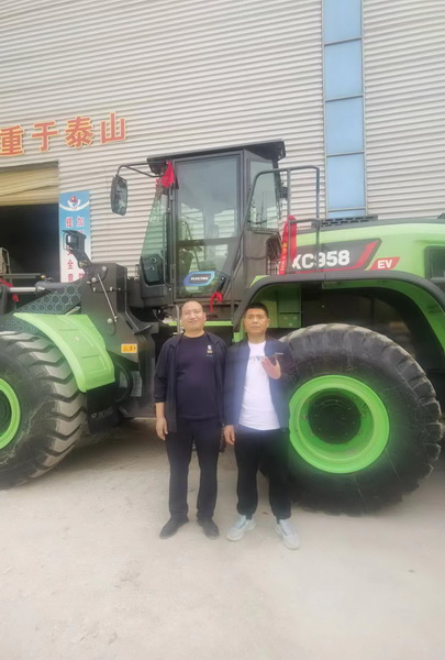天博官方(中国)总部XC958-EV电动装载机周口客户
