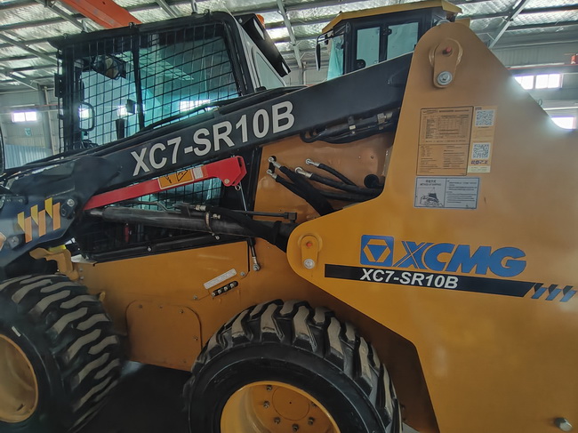 天博官方(中国)总部XC7-SR10B滑移装载机