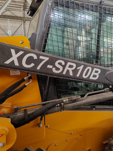 天博官方(中国)总部XC7-SR10B滑移装载机