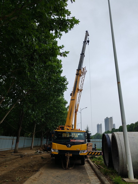 天博官方(中国)总部25吨起重机助力荥阳市城市民生建设工程